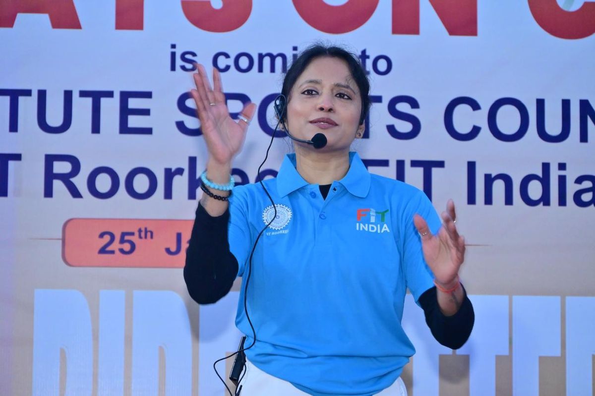 Pankhuri Srivastava speaking at IIT Roorkee Fit India event